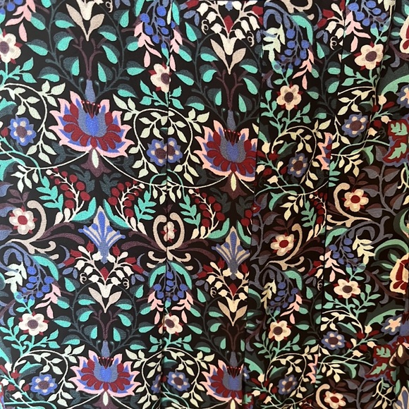 NWT XS Limited Pleated Flowy Dress - Picture 3 of 5